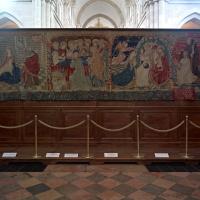 Collégiale Notre-Dame de Beaune - Interior, chevet looking west, tapestry