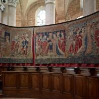 Collégiale Notre-Dame de Beaune - Interior, chevet, choir stalls, tapestry
