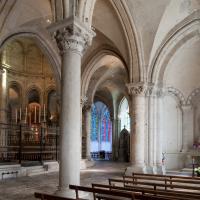 Église Saint-Laumer de Blois - Interior, south lateral chapel and south ambulatory looking into chevet