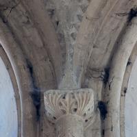 Église Saint-Laumer de Blois - Interior, north transept, north clerestory, window shaft capital