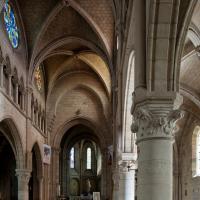 Église Notre-Dame de Bougival - Interior, nave, south arcade looking east