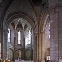 Église Notre-Dame de Bougival - Interior, crossing looking into chevet