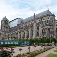 Cathédrale Saint-Étienne de Bourges - Exterior, chevet and nave from southeast