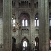 Cathédrale Saint-Étienne de Bourges - Interior, chevet looking north from inner south aisle 