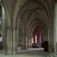 Cathédrale Saint-Étienne de Bourges - Interior, chevet, outer south aisle looing east into ambulatory