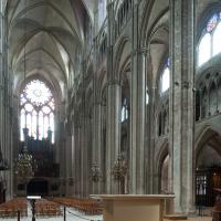Cathédrale Saint-Étienne de Bourges - Interior, nave  looking northwest from chevet