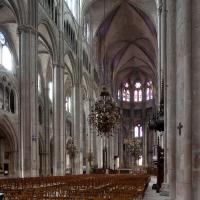 Cathédrale Saint-Étienne de Bourges - Interior, nave looking northeast