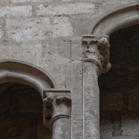 Cathédrale Saint-Étienne de Bourges - Interior, chevet, south triforium, arcade, shaft capitals