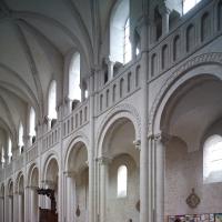 Église de la Trinité de Caen - Interior, south nave elevation from north nave aisle