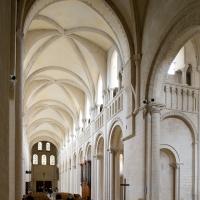 Église de la Trinité de Caen - Interior, crossing from chevet