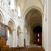 Église de la Trinité de Caen - Interior, north nave elevation looking into chevet