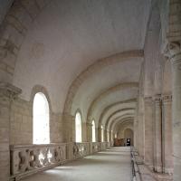 Église Saint-Étienne de Caen - Interior, south nave gallery looking west