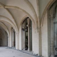 Église Saint-Étienne de Caen - Interior, south chevet gallery looking west