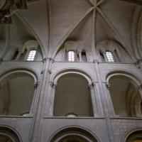 Église Saint-Étienne de Caen - Interior, north nave elevation