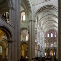 Église Saint-Étienne de Caen - Interior, north nave elevation looking into crossing