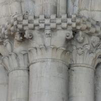 Église Saint-Étienne de Caen - Interior, nave, south clerestory, vaulting shaft capitals