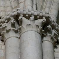 Église Saint-Étienne de Caen - Interior, nave, north clerestory, vaulting shaft capitals