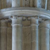 Église Saint-Étienne de Caen - Interior, chevet, north aisle, shaft capitals