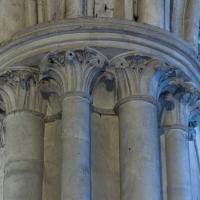 Église Saint-Étienne de Caen - Interior, chevet, north aisle, shaft capitals