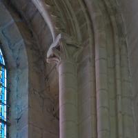 Église Saint-Étienne de Caen - Interior, chevet, hemicycle, clerestory, window, shaft capital