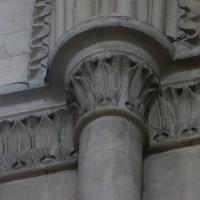 Église Saint-Étienne de Caen - Interior, chevet, south gallery, vaulting shaft capital