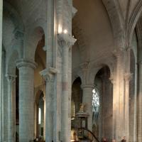 Église Saint-Nazaire de Carcassonne - Interior, south transept looking northwest into nave
