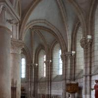 Église Saint-Martin de Chablis - Interior, ambulatory aisle