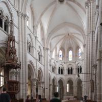 Église Saint-Martin de Chablis - Interior, crossing and chevet form nave looking northeast