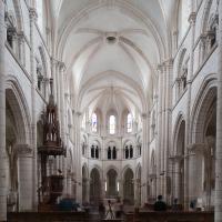 Église Saint-Martin de Chablis - Interior, nave elevation looking east