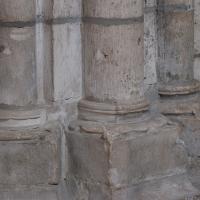 Église Saint-Martin de Chablis - Interior, chevet, ambulatory, outer wall, vaulting shaft bases