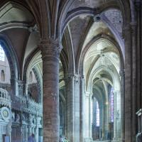 Cathédrale Notre-Dame de Chartres - Interior, south ambulatory aisles looking east