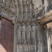 Cathédrale Notre-Dame de Chartres - Exterior, south transept, center portal, right jambs