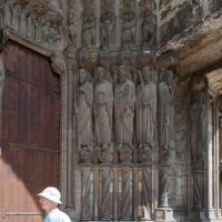Cathédrale Notre-Dame de Chartres - Exterior, south transept, center portal, right jambs