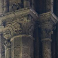 Cathédrale Notre-Dame de Chartres - Interior, chevet, south outer aisle, vaulting shaft capitals