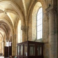 Église Saint-Père-en-Vallée de Chartres - Interior, north nave aisle looking west