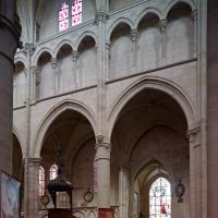 Église Saint-Martin de Clamecy - Interior, south nave elevation looking southeast from north nave aisle