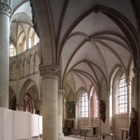 Cathédrale Notre-Dame de Coutances - Interior, north ambulatory from axial chapel