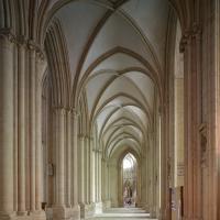Cathédrale Notre-Dame de Coutances - Interior, south nave aisle looking east