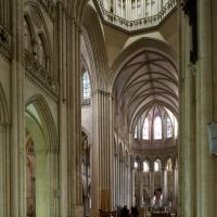 Cathédrale Notre-Dame de Coutances - Interior, crossing  space looking northeast