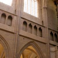 Cathédrale Saint-Bénigne de Dijon - Interior, south nave, triforium