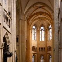 Cathédrale Saint-Bénigne de Dijon - Interior, nave looking east