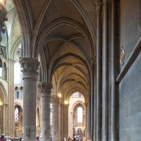 Église Notre-Dame de Dijon - Interior, south nave aisle looking east