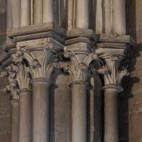 Église Notre-Dame de Dijon - Interior, nave, south aisle, vaulting shaft capitals