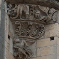 Église Notre-Dame de Dijon - Exterior, western frontispiece, narthex entrance, north buttress, turret corbel