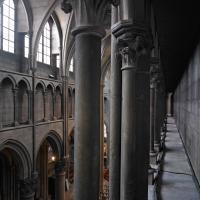 Église Notre-Dame de Dijon - Interior, south nave triforium looking northeast
