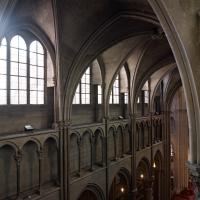 Église Notre-Dame de Dijon - Interior, south nave, clerestory level, looking northeast