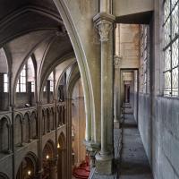 Église Notre-Dame de Dijon - Interior, south nave, clerestory level, looking east