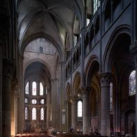Église Notre-Dame de Dijon - Interior, south nave elevation looking southeast