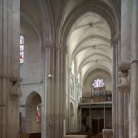 Église Sainte-Marie-Madeleine de Domont - Interior, chevet, looking southwest through crossing, nave