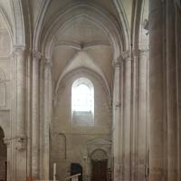 Église Sainte-Marie-Madeleine de Domont - Interior, north transept looking south, south transept elevation